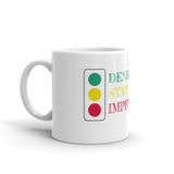 Tasse bedruckt in Ampelfarben mit dem Aufdruck " Denkpflicht statt Impfpflicht" in Ampel Farben