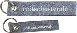 Paar Schlüsselanhänger aus grauem Filz mit  „reitschuster.de"